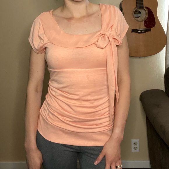 Peach Blouse 🍑 - Picture 4 of 4